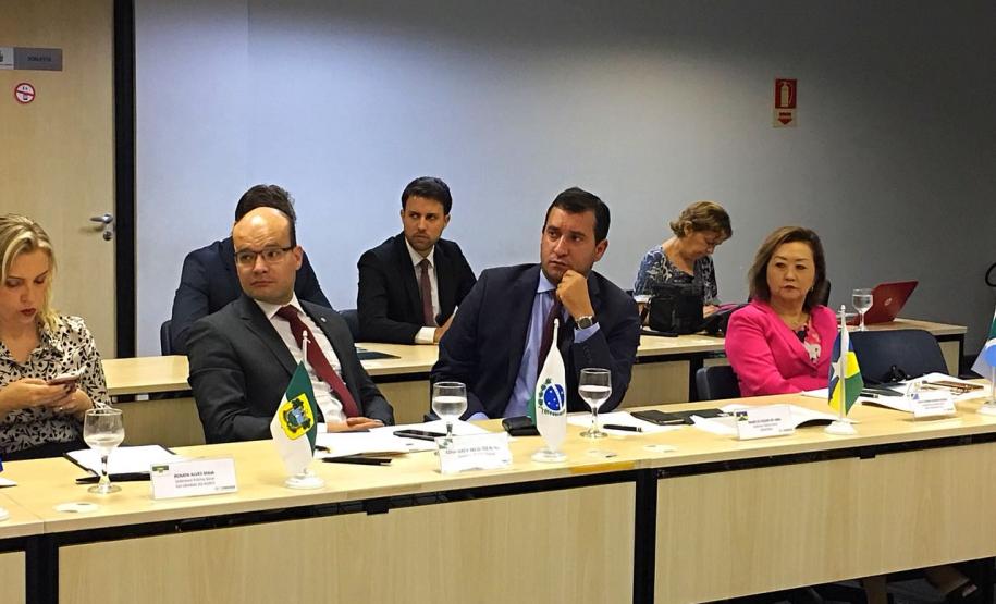 O defensor público geral do Paraná participa de reunião com os defensores públicos gerais