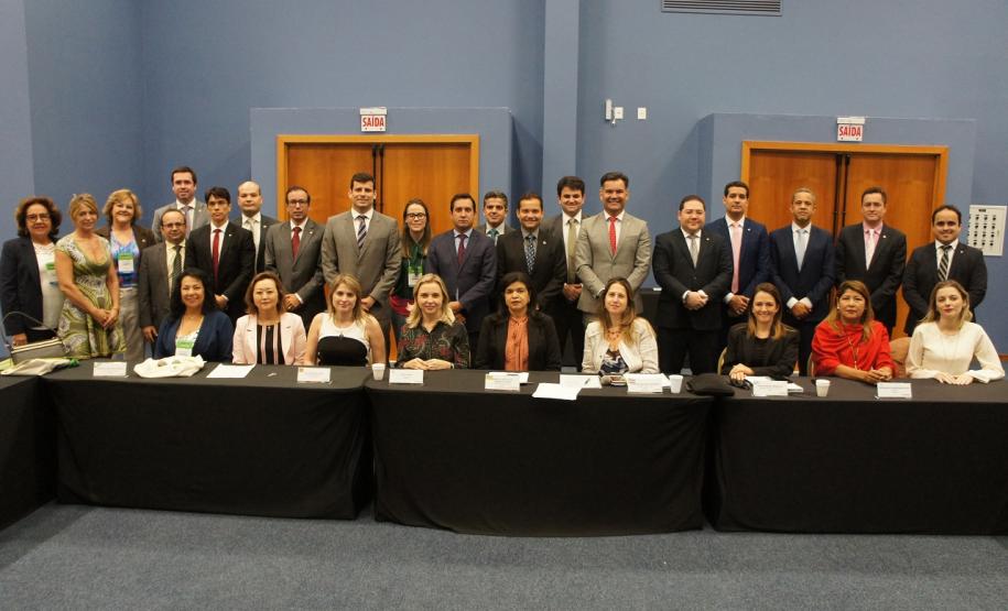 O defensor público-geral Eduardo Abraão e o subdefensor Matheus Munhoz participaram da X Sessão Ordinária do Colégio Nacional de Defensores Públicos Gerais (Condege).