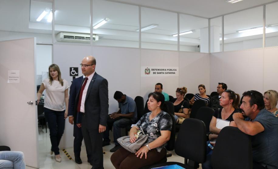 O defensor público-geral Eduardo Abraão e defensor público-geral do estado de Rondônia, Marcus Edson de Lima, foram recepcionados pela subdefensora pública-geral Ana Carolina Dihl Cavalin e levados para conhecer a sede.