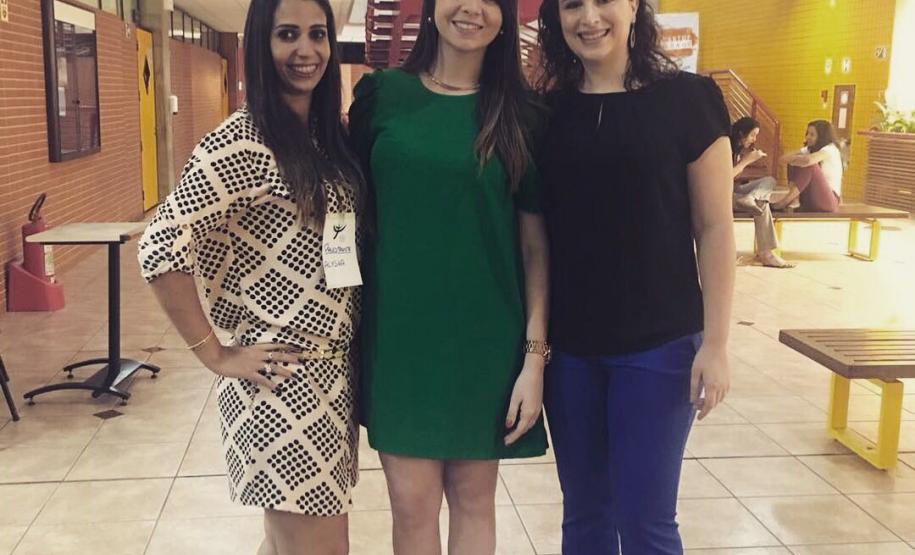 Palestrantes do evento : Da esquerda Alysha ( Psicologa da defensoria publica ) do meio a Lara( coordenadora da comissão de Psicologia jurídica ) da direita Julia ( Psicologa do tribunal de justiça ).