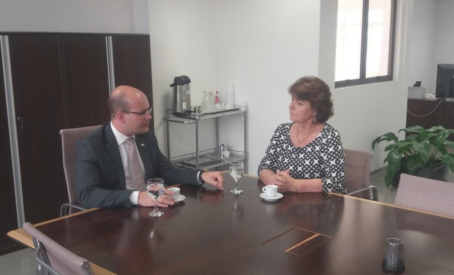 Defensor público-geral, Eduardo Abraão, em reunião com a Deputada Cristina Silvestri