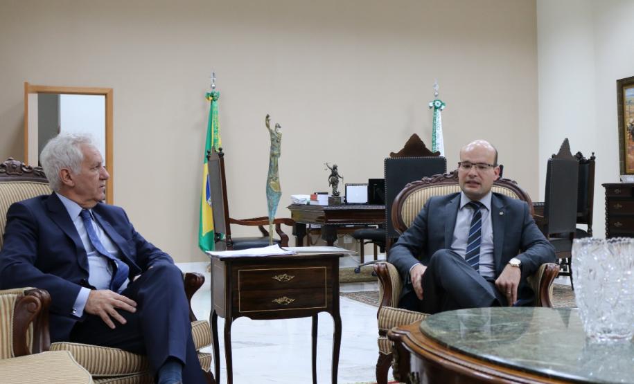 O defensor público-geral Eduardo Abraão esteve em reunião  com o desembargador Renato Braga Bettega, presidente do Tribunal de Justiça do Estado do Paraná