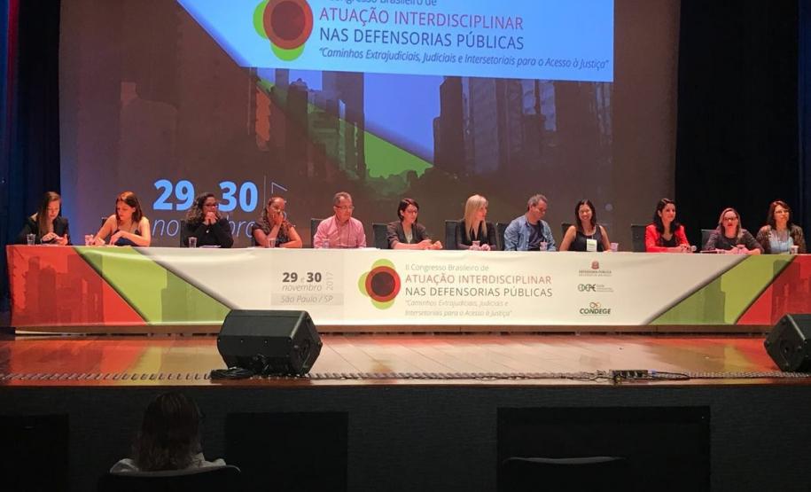 Servidoras das áreas de Serviço Social e Psicologia de diversas sedes apresentaram trabalhos e dividiram experiências no evento.
