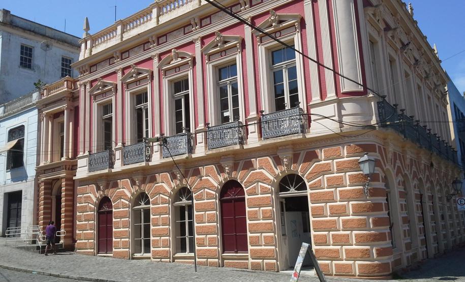 A sede de Paranaguá fica no Palacete Mathias Böhn, centro histórico da cidade