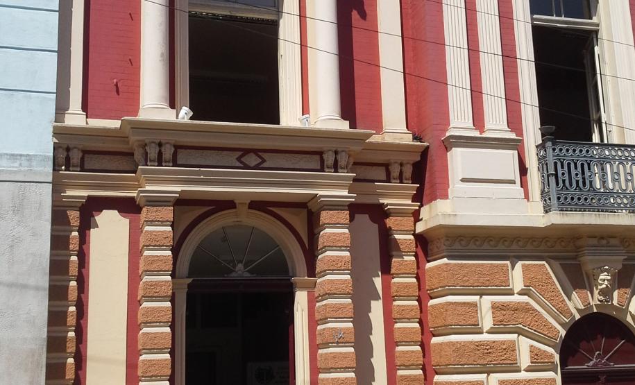 Entrada para a sede da Defensoria Pública.