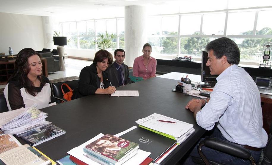 Governador Beto Richa e Defensora Geral nomeiam 54 servidores