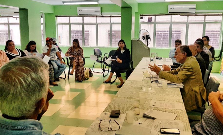 Negociações NUFURB A coordenadora do NUFURB, Olenka Lins e Silva, esteve esta semana em reuniões com a Prefeitura, o Governo do Estado, o INCRA, Ministério Público e outras instituições, além dos representantes das comunidades envolvidas e os autores do processo da reintegração de posse em questão, afim de promover soluções viáveis e principalmente pacíficas, para assegurar os direitos da população em situação de vulnerabilidade.