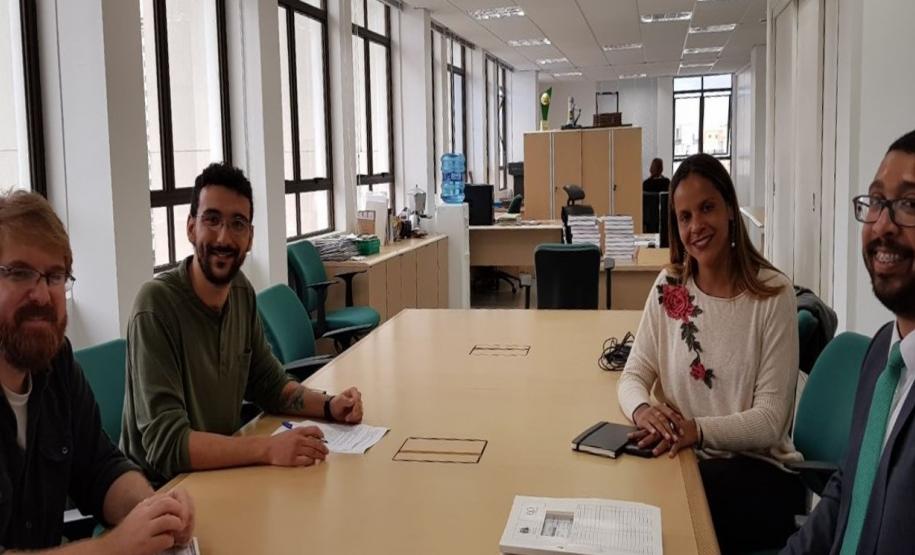 Participaram da reunião Olenka Lins e Silva, coordenadora do NUFURB, Wisley dos Santos, defensor auxiliar do NUCIDH, Robson Formica, representante do MAB, e Guilherme Uchimura, advogado popular.