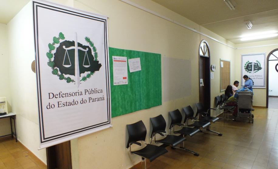 Área interna da Defensoria Pública de Castro.