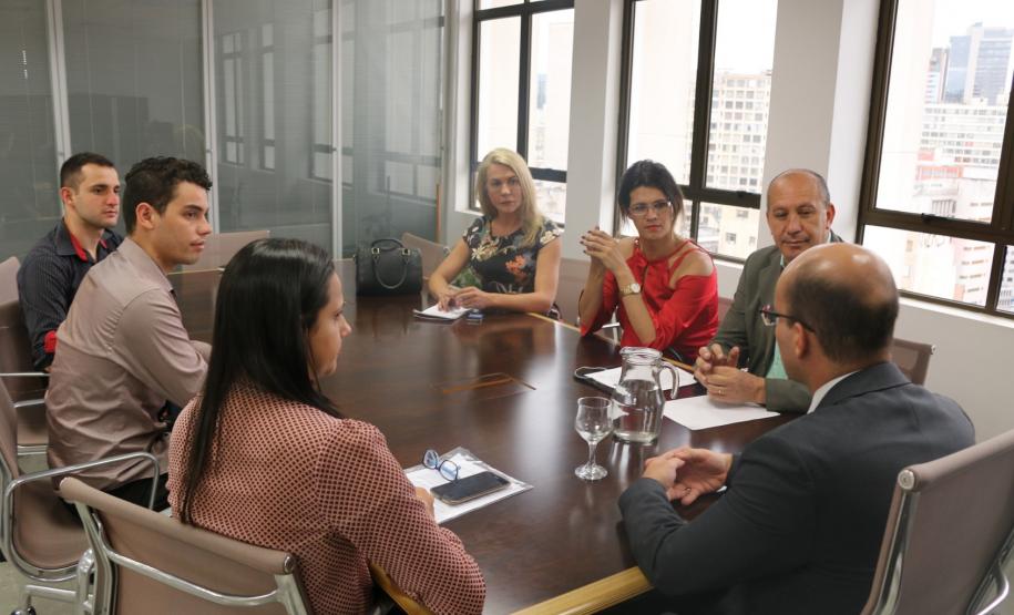 Visibilidade trans Reunião da Ong Grupo Dignidade com o defensor público-geral, Eduardo Abraão.