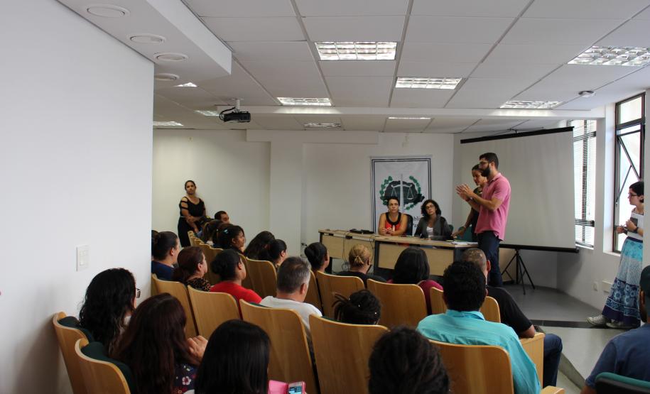 Assembleia com os moradores da Ocupação Jardim Maravilha.