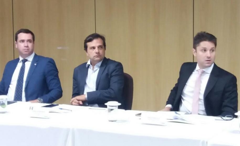 O subdefensor geral do Paraná, Matheus Cavalcanti Munhoz (à esquerda).
