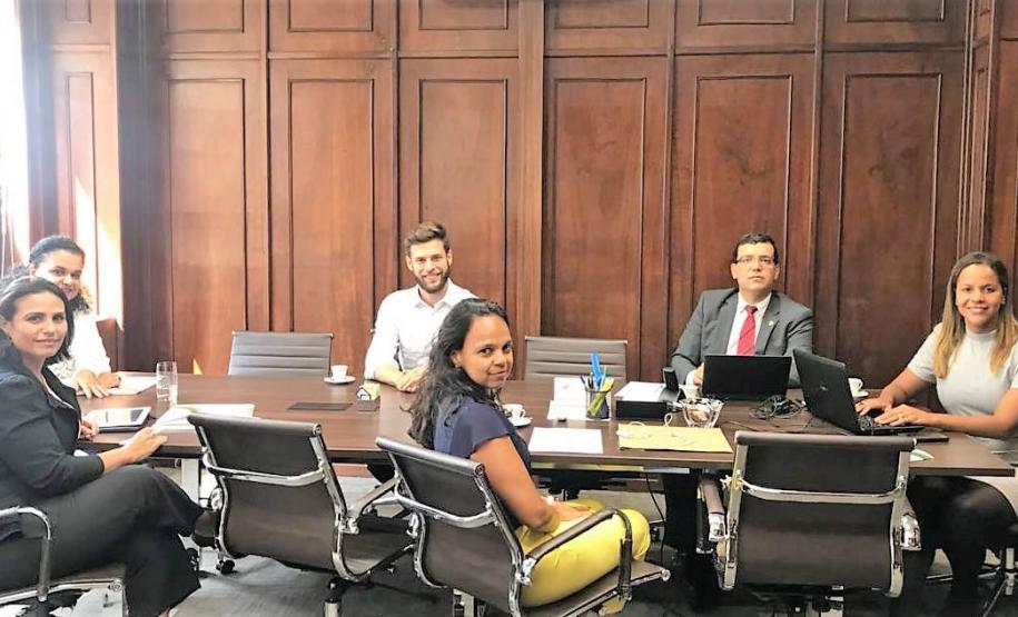 Durante a tarde de sexta-feira, a Comissão Especial de Mobilidade urbana, moradia e questões fundiárias reuniu-se no auditório da Defensoria Pública de São Paulo.