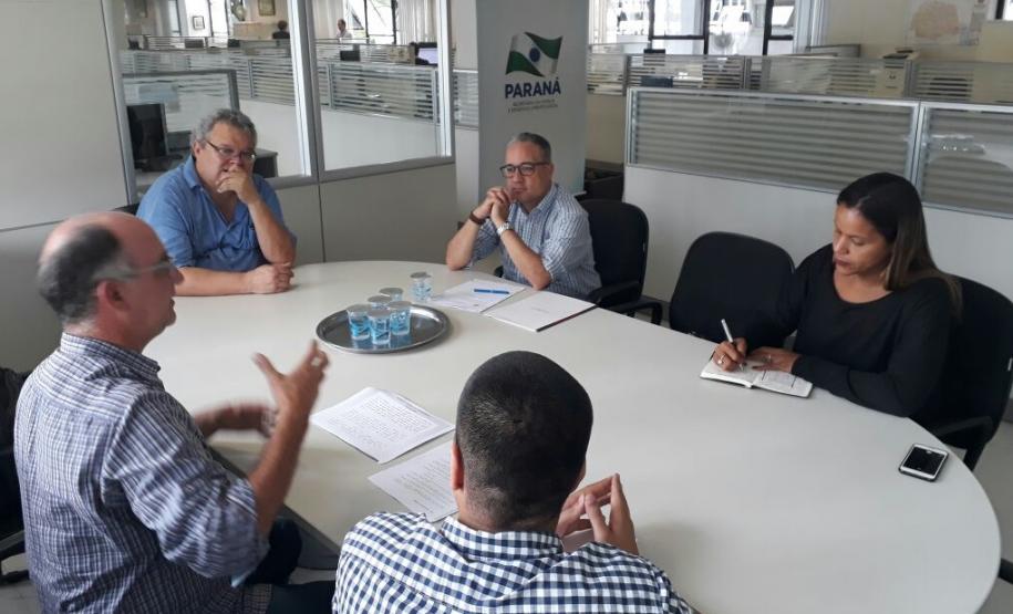 Estiveram presentes no encontro o assessor especial para assuntos fundiários do governo do estado, Hamilton Serighelli, além de representantes de empresas sociais de regularização fundiária.