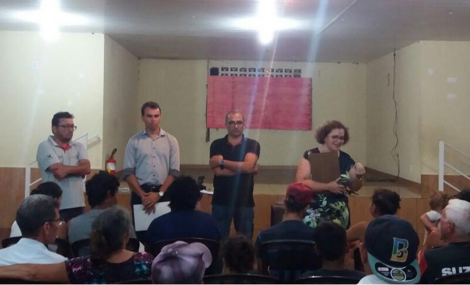 Para atender coletivamente as famílias, o município e a Defensoria Pública marcaram uma reunião com as famílias, realizada no dia 15/03, que contou com a presença da Procuradora-Geral de Guaratuba.