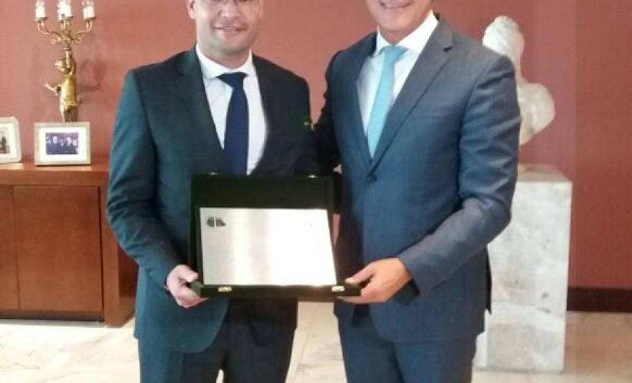 Entrega homenagem Governador Beto Richa