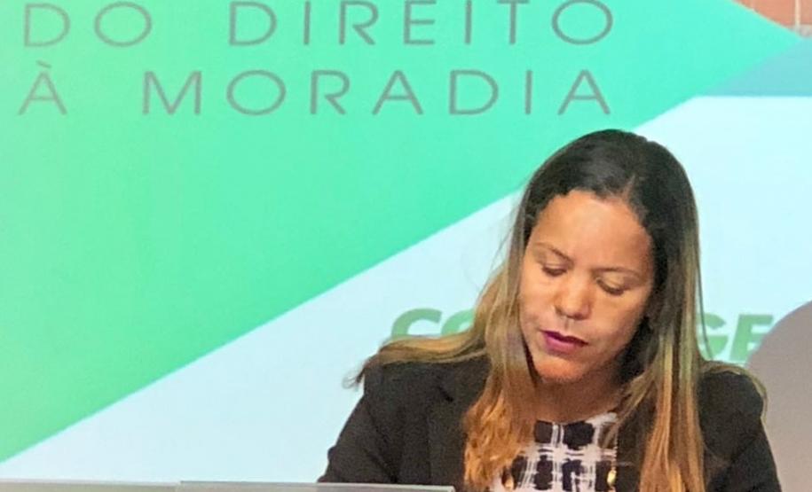 Olenka Lins, coordenadora do NUFURB e vice coordenadora da Comissão Especial do Direito Social à Moradia e Questões Fundiárias do Colégio Nacional de Defensores Públicos-Gerais (CONDEGE). A defensora também é coordenadora da Comissão Especial de Mobilidade urbana, moradia e questões fundiárias da ANADEP.