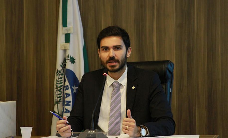 Audiência Pública autismo O defensor público Thiago Magalhães.