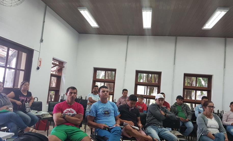 A Defensoria Pública reuniu-se com caiçaras e pescadores do litoral, afim de compreender as circunstâncias da educação local. Foi estabelecido o dia 30 de abril como prazo da resposta prescrita pela Secretaria de Educação (SEED).