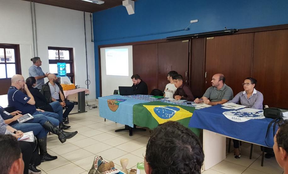 A Defensoria Pública reuniu-se com caiçaras e pescadores do litoral, afim de compreender as circunstâncias da educação local. Foi estabelecido o dia 30 de abril como prazo da resposta prescrita pela Secretaria de Educação (SEED).