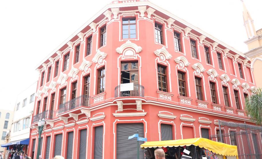 Frente do novo prédio.