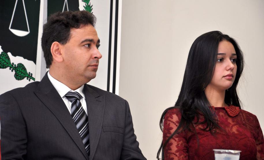 Os defensores públicos Gilson de Oliveira e Francine Amorese.