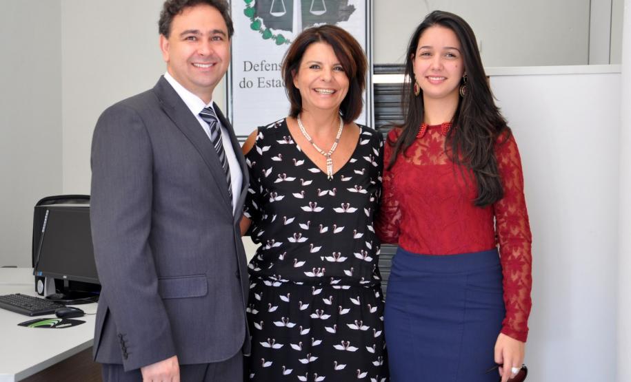 Os defensores públicos Gilson de Oliveira e Francine Amorese e a defensora pública-geral do Paraná, Josiane Lupion.
